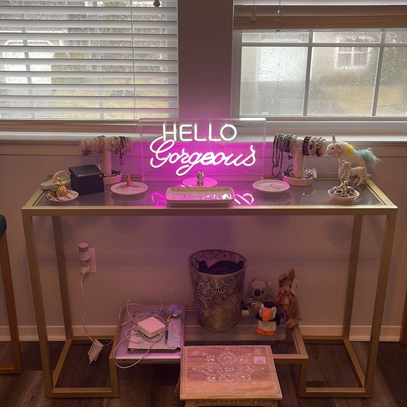 Meet your Posher, Jennifer - Picture 2 of 5